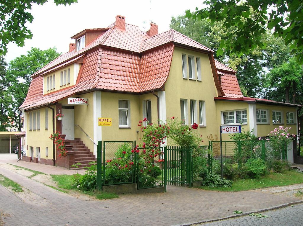 Hotel Pod Platanami Trzebnica Exterior foto
